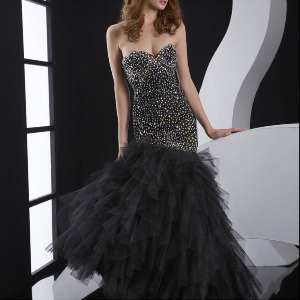 Elegant Black Strapless Evening Gown